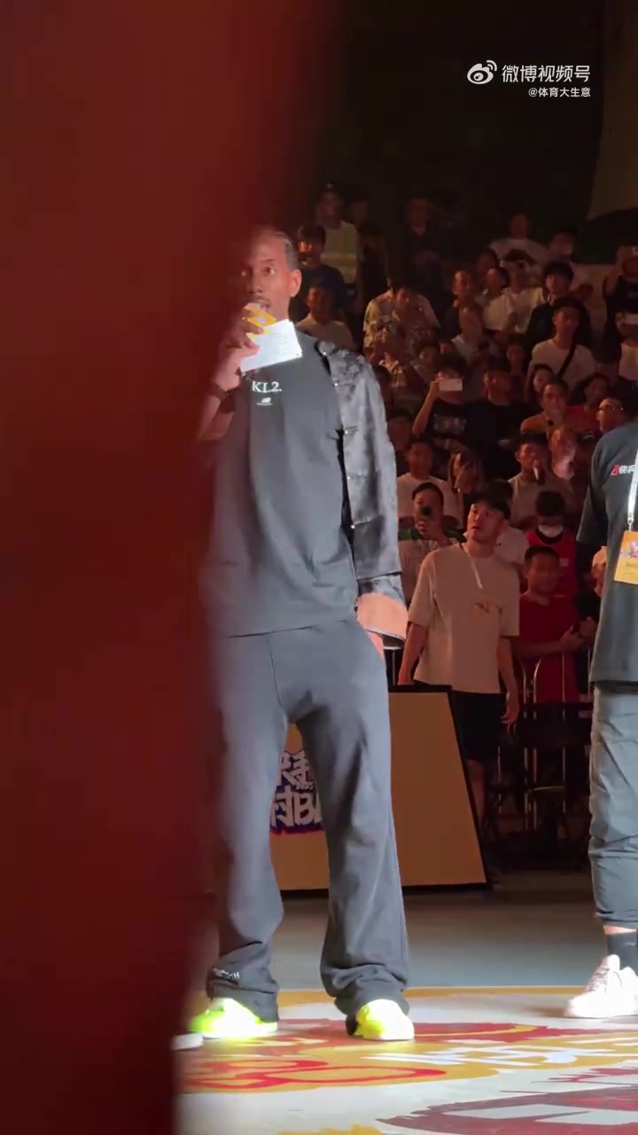 小卡来到村BA广州站现场与球迷互动 大秀粤语“大家好” 小卡来到村BA广州站现场与球迷互动 大秀粤语“大家好”