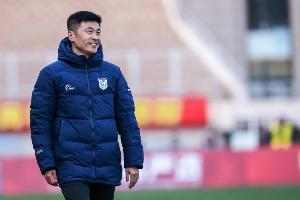 足球报:客场输给西海岸,大连英博半年时间客场未赢球 足球报:客场输给西海岸,大连英博半年时间客场未赢球