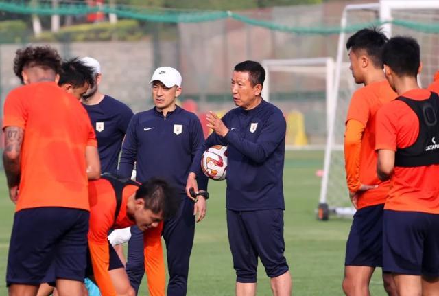 开云体育官网登录-独家揭秘崔康熙上任前两练 亲上阵授课做回“空军”