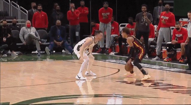 开云体育官方app-“鹿怒症”！雄鹿半场打花老鹰 强势回应抖肩吹扬